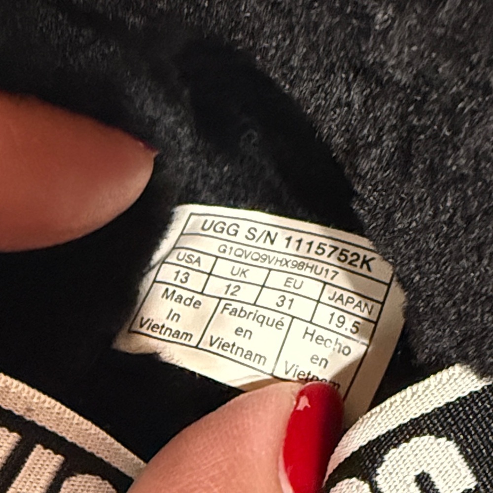 UGG “Oh Yeah” Slide Sandals in Black Sheepskin with an Elastic UGG Logo Strap - Picture 14 of 16